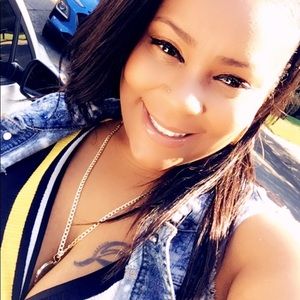 Meet your Posher, Evayona